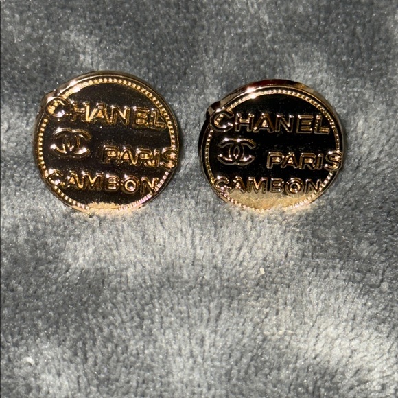 Preloved CC logo great condition earrings